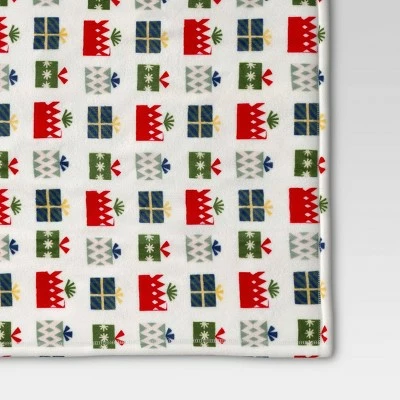 Cheapest โ๏ธ Presents Printed Plush ๐ Christmas Throw Blanket - Wondershop™ ๐ฅฐ 4 Cheapest โ๏ธ Presents Printed Plush ๐ Christmas Throw Blanket - Wondershop™ ๐ฅฐ - Image 4